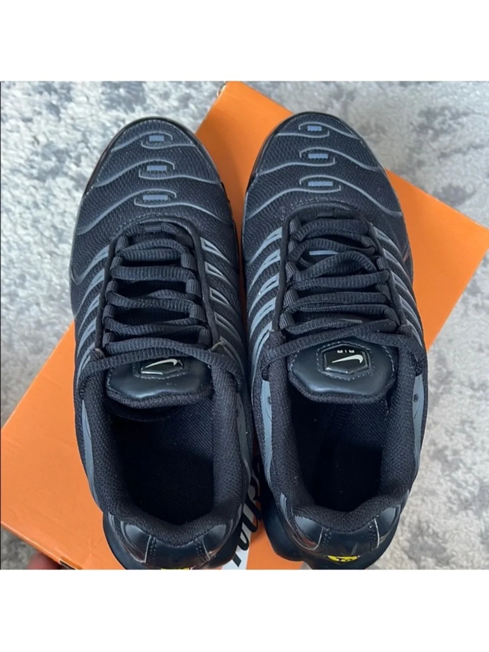 Nike Women's Black and Grey Sneakers - Picture 5 of 6